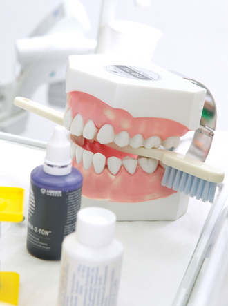 Intensivprophylaxe und Tiefenfluoridierung — Viel mehr als nur Zähneputzen